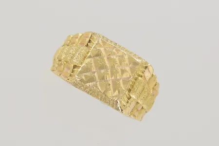 Ring stl:18, bredd 12 mm, 22K Vikt: 9,7 g