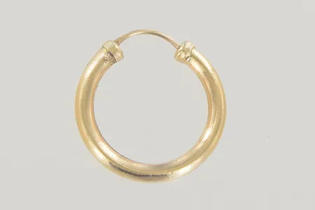 Singel örhänge diam 1,5 cm,18K   Vikt: 0,6 g