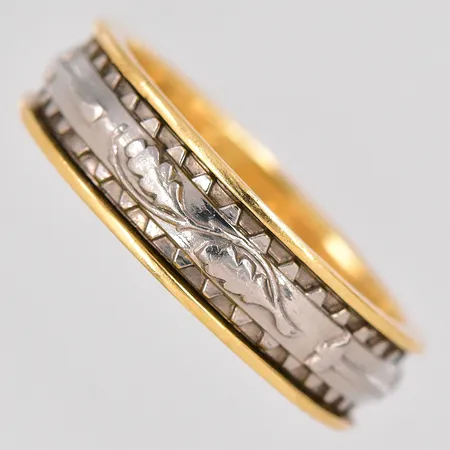 Ring stl 19 graverad 18K Vikt: 9 g