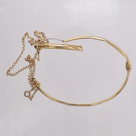 Kedja, Stelt armband, defekt, buckligt, stålvajer. 14K Vikt: 7,6 g