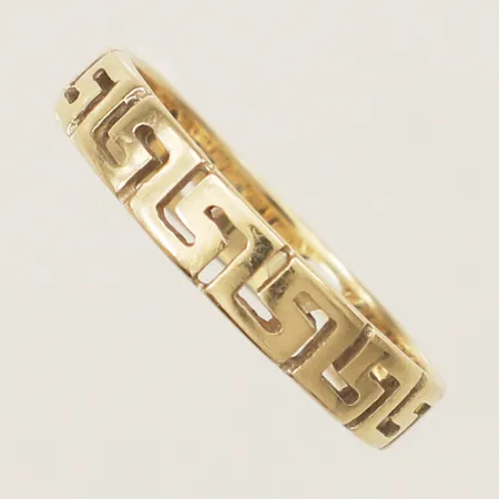Ring med meanderdekor stl:18½, bredd 4mm 14K Vikt: 2,2 g