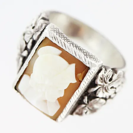 Ring med Kamé stl:19½ bredd 5-17mm silver 975/1000 Vikt: 16 g