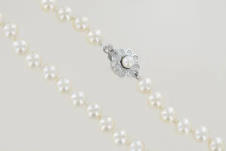 Pärlhalsband syntetiska längd 39 cm, bredd 7 mm, silverlås