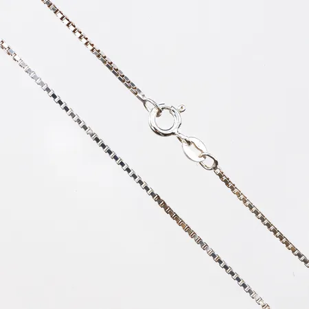 Kedja, längd 60cm, bredd 1,4mm, 925/1000 silver. Vikt: 5,1 g
