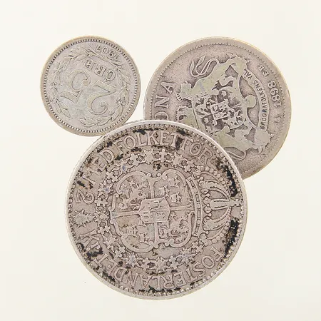 Diverse silvermynt olika valörer samt årtal silver 800/1000 Vikt: 24,4 g