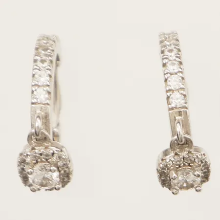 Ett par örhängen med vita stenar längd 21,5mm, bredd 2mm, GHA silver 925/1000 Vikt: 2,7 g