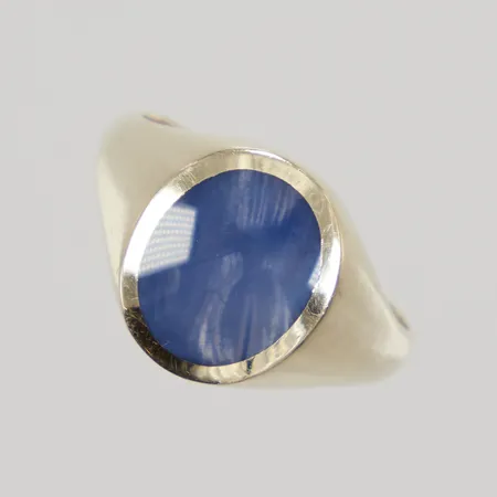 Ring med blå sten stl:17 bredd 3,2-12,3mm, 14K,  Vikt: 5,8 g