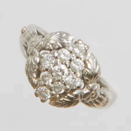 Ring med diamanter 6x 0,03ct, 3x 0,04ct, Ø17½, bredd: 2,5-11mm, vitguld, behov av omrodering, 1974, 18K Vikt: 4,2 g