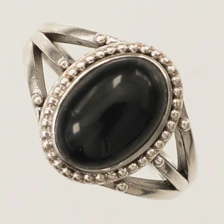 Ring med svart sten stl:18, bredd 2,3-15,1mm silver 925/1000 Vikt: 4,5 g