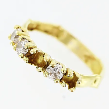 Ring med stenar defekt, stenar saknas, skev, 18K Vikt: 1,1 g