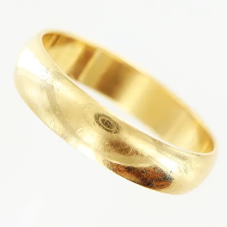 Ring slät stl:19½, bredd 4,5mm, tunna repor, gravyr, 18K Vikt: 4,5 g