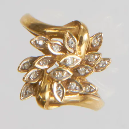 Ring med diamanter 16x 0,005ct, stl:16, bredd: 1,7-5,5mm, 18K Vikt: 3 g