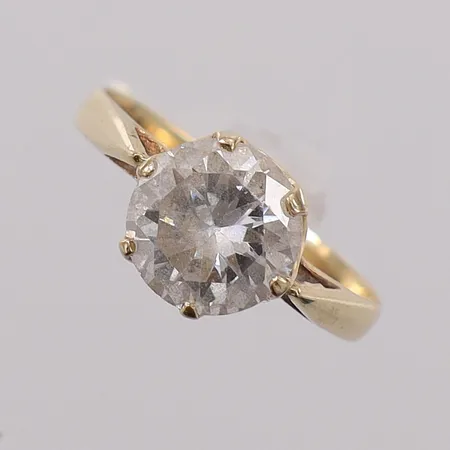 Ring med sten stl:15¾, bredd 2,7-8mm. 14K Vikt: 2,4 g