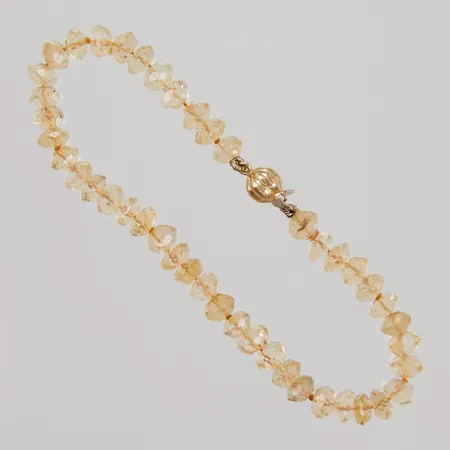 Armband med stenar 18cm, bredd 5,4mm, lås ostämplat 18K. Bruttovikt: 6,9g Vikt: 0 g