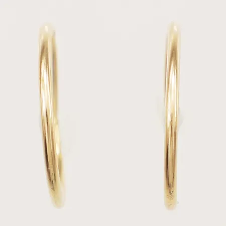 Ett par örhängen creoler Ø15mm, bredd 1,1mm 18K Vikt: 0,3 g