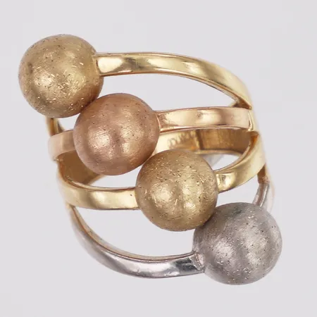 Ring kulor trefärgat bucklig, stl:17 bredd ca 4,2 - 26mm, 14K  Vikt: 7,4 g