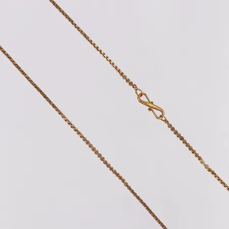 Kedja längd 56,5cm bredd 1mm s-lås, defekt länk, 22K  Vikt: 10,6 g