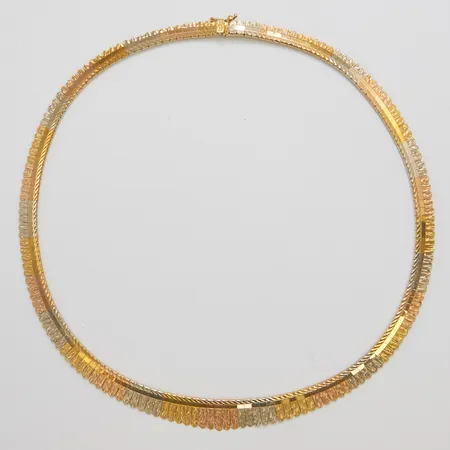 Collier halvstelt längd: 44cm, bredd: 5-11mm, trefärgad, importstämplad, 18K Vikt: 38 g