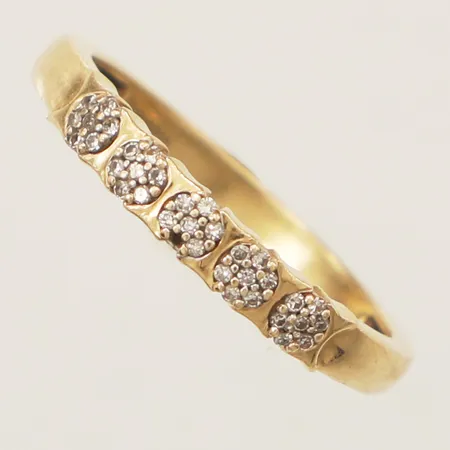 Ring med diamanter 34xca0,005ct stl:19, bredd 3,2mm saknar en diamant 18K Vikt: 3,5 g