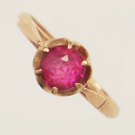 Ring med rosa syntetiskt safir stl:17 bredd 7,9mm sliten sten ryska stämplar 14K Vikt: 2,5 g