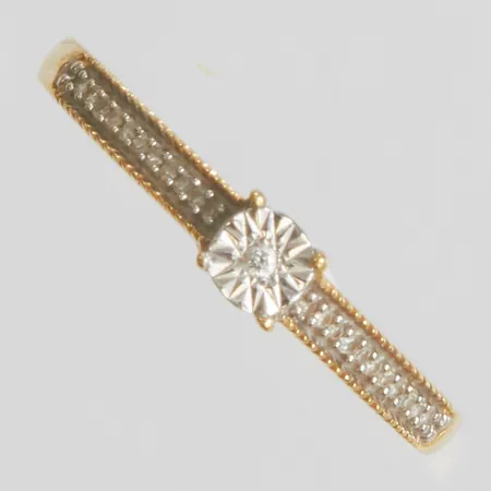 Ring med diamanter 1x 0,005ct, 22x 0,0025, stl: 16½, bredd: 0,9-3,3mm, GHA, 18K Vikt: 1,7 g