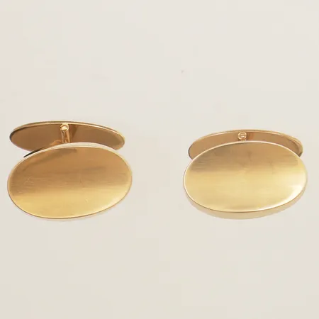 Ett par manschettknappar 20,3x12,5mm, matterad yta, tunna repor, 18K Vikt: 12,2 g