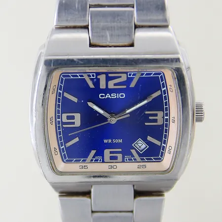 Herrur Casio stål quartz ref-nr: MTF-107 serie-nr: 2784 datum stållänk behov av batteribyte repigt glas/boett inga tillbehör
