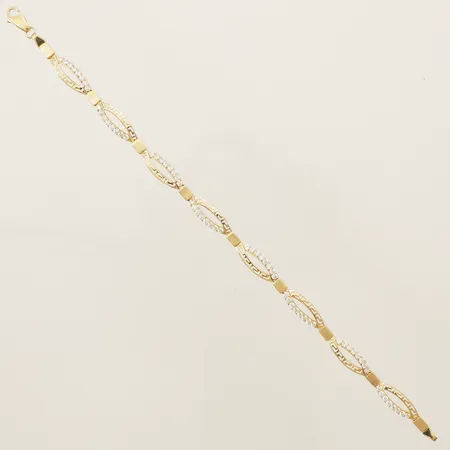 Armband med vita stenar och meanderdekor, längd 21cm, bredd ca 6,7mm 18K Vikt: 11,7 g