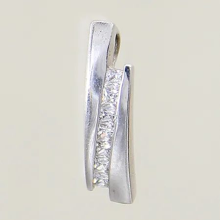 Hänge med vita stenar längd 1,9mm, bredd 2,6-5,2mm silver 925/1000 Vikt: 2,2 g