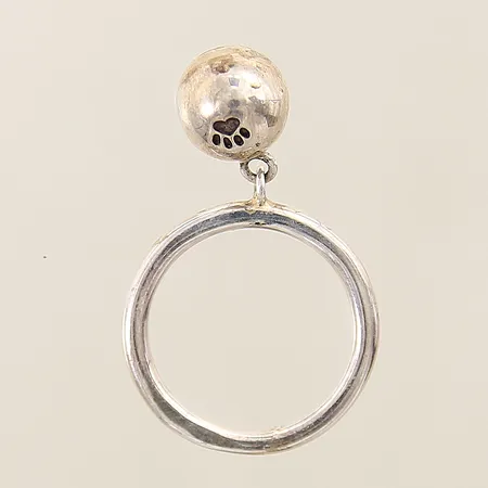 Ring med hängande kula stl:17½ bredd 2,4-15mm silver 925/1000 Vikt: 5 g