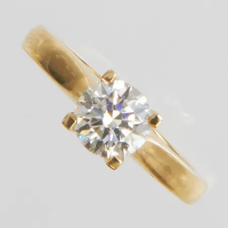 Ring med syntetisk diamant, 1x 1,00ct enligt gravyr, laserinskription LG536289148, stl:17½, bredd: 2,5mm, GHA, 18K Vikt: 6 g