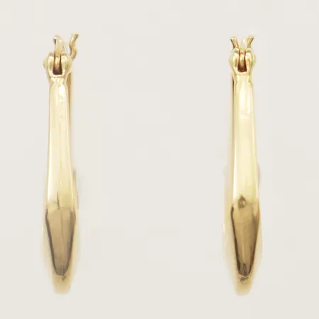 Ett par örhängen längd 23mm bredd 3,6mm 18K Vikt: 2,3 g