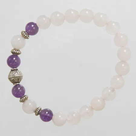 Armband med rosenkvarts samt ametistkulor, längd: ca 19cm, detaljer i silver 925/1000 bruttovikt 20g.