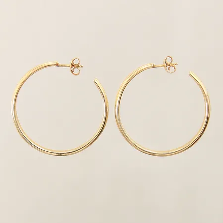 Ett par örhängen creoler Ø27mm, bredd 2,9mm 18K Vikt: 5,3 g