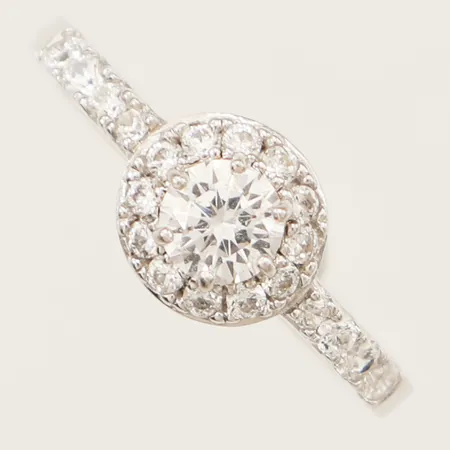 Ring med vita stenar stl:18 bredd 8,2mm GHA silver 925/1000 Vikt: 3 g