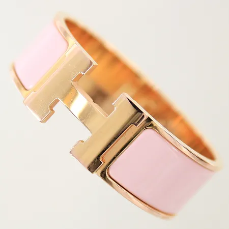 Armband Hermés Clic Clac gulmetall med rosa emalj Ø60mm bredd 19,9mm smärre repor reparationskvitto NK 2017 dustbag etui
