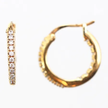 Örhängen med vita stenar, Ø16mm, bredd 2mm, förgyllt silver, 925/1000 silver. Vikt: 2,7 g