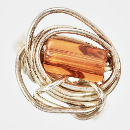 Ring med brun sten stl: 15¾ bredd 3-17mm, 925/1000 silver Vikt: 4,9 g