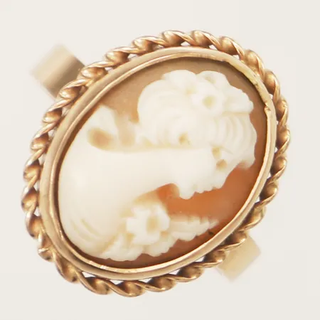 Ring med kamé stl:16¾, bredd 18mm finska stämplar 14K Vikt: 3,8 g