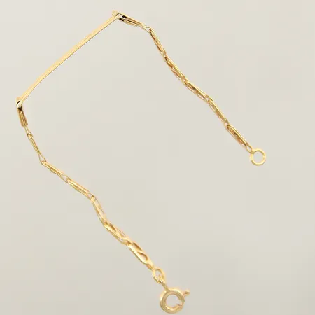 Barnarmband med bricka längd 11,5cm, bredd 2,4-6,2mm 18K Vikt: 1,4 g