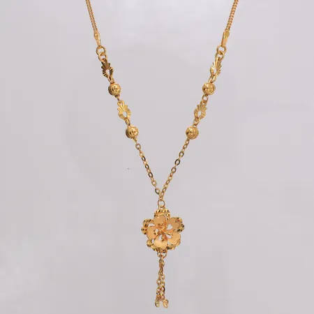 Collier med integrerad blomma, längd ca 43,5cm bredd 1,3-35mm, ojämnheter/bucklor på länk. 22K Vikt: 6,7 g