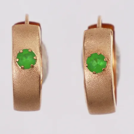 Örhängen gröna stenar längd 15mm, matterad yta, 18K  Vikt: 1,1 g