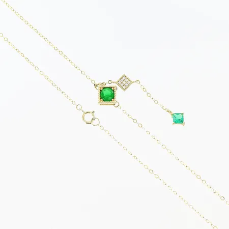 Collier med stenar längd 39cm, kedjans bredd 1mm, hängets längd 60mm, 18K  Vikt: 2,2 g
