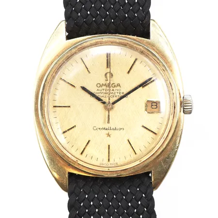 Herrur Omega Constellation, guld på stål, automatisk, Ø35mm, tygband, repigt plexiglas, servicebehov, krona aningen lös, inga tillbehör.