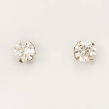 Ett par örhängen med vita stenar Ø3,3mm silver 925/1000 Vikt: 0,4 g