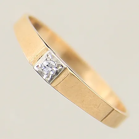 Ring med 8/8-slipad diamant ca 0,02ct stl: 17¼, bredd 1,9-3,1mm 18K Vikt: 1,5 g