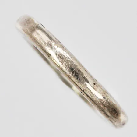 Ring stl:15½ bredd 3mm, 925/1000 silver Vikt: 3,9 g