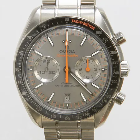 Herrur Omega Speedmaster Racing, stål, 46mm, ref: 32930445106001, serie: 89232018, automatisk, kronograf, datum, något repig stållänk: STZ004666, två extra länkbitar, certifikat 2018, manual, box, ytterkartong, inga övriga tillbehör
