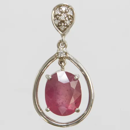 Hänge med glasfylld rosa safir ca.11x9mm samt vita stenar, längd: 31mm, bredd: 16mm, silver 925/1000 Vikt: 3,2 g