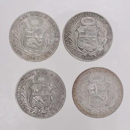 4 Mynt Republiken Peru Un Sol, 1884-1894, samtliga i myntkapslar silver 900/1000 Vikt: 99,2 g